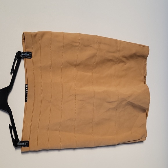 Skirt - Picture 1 of 2